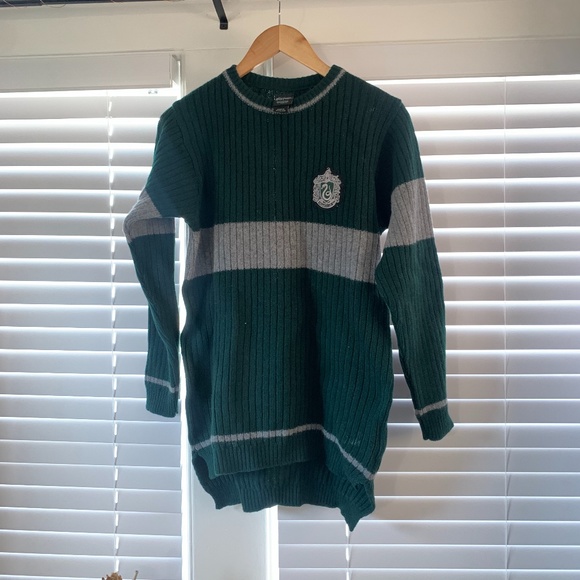 Slytherin Quidditch Knitted Adult Sweater - Picture 2 of 6